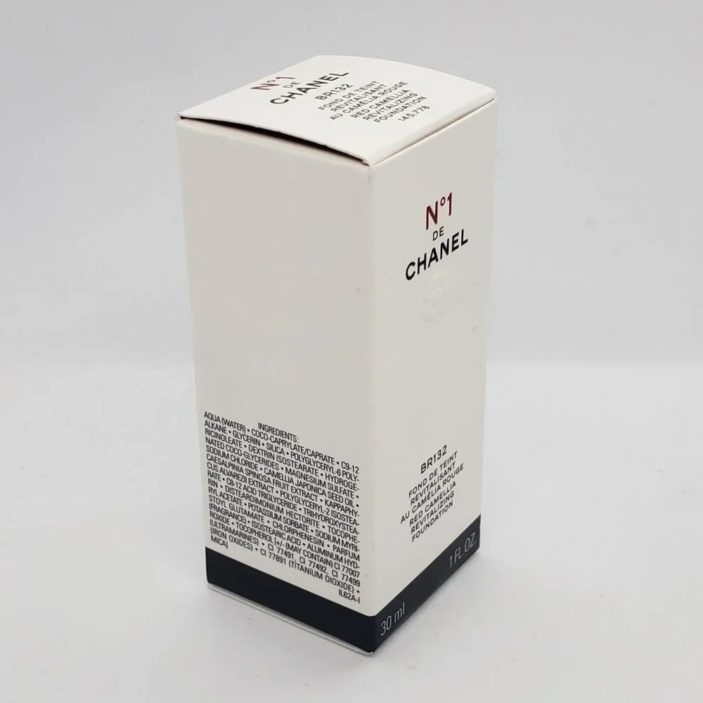 Chanel No.1 de CHANEL Red Camelia Revitalizing Foundation BR132 New